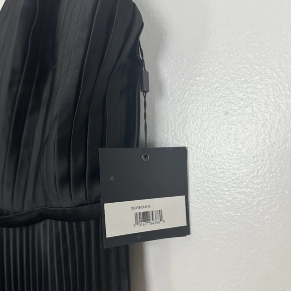 Stunning black Mac Duggal jumpsuit size 6 NWT🩷🖤🔥🔥🔥 - Picture 8 of 10